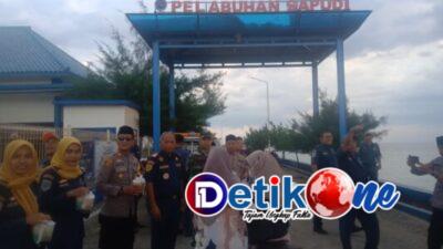 Berkah Ramadhan, UPP Kelas lll Sapudi Bagikan Takjil Gratis