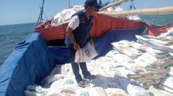 Perahu KLM Sapudi Indah Terdampar di Pulau Sarok, Diduga Tabrak Karang Saat Angkut Beras Bantuan