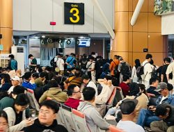Ratusan Penumpang Keluhkan Keterlambatan Penerbangan Hingga Lebih dari Tiga Jam