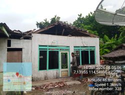 Angin Kencang Disertai Hujan Lebat, Rumah Warga Desa Kropoh Ambruk