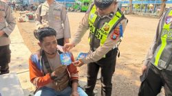 Peduli Keselamatan Pengendara, Polres Situbondo Sebar Brosur dan Imbauan di Pusat Keramaian