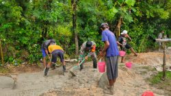 Koramil 0827 /20 Sapudi Bantu Masyarakat Bangun Jalan Desa Pancor