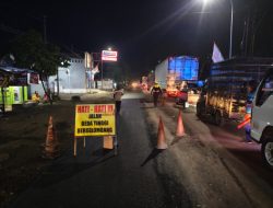Perbaikan Insfrastruktur Jalan di Arjasa, Satlantas Polres Situbondo Pastikan Lalin Tetap Lancar