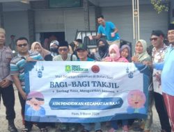 Semarak Ramadhan, Guru ASN dan Polsek Raas Berbagi 1500 Paket Takjil