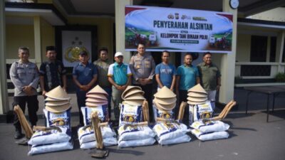 Dalam Rangka Hari Bhayangkara ke-80, Kapolres Bondowoso Salurkan Bantuan Sarana Pertanian