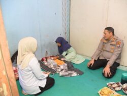 Wujud Kepedulian, Kapolres Bondowoso Sambangi Keluarga Korban Meninggal Pasca Melahirkan Bayi Kembar
