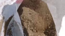 Proyek Laping Jalan Karopoh–Jungkat Diduga Gunakan Pasir Bercampur Lumpur, PUPR Sumenep Minta Bukti Sampel