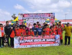 Camat Raas Achmad Fikri Beri Dukungan Langsung Tim Sepak Bola U-13 di Calendar of Event Sumenep 2026